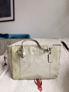 NWT Coach Patent Leather Tote Bag in Gray Ombré